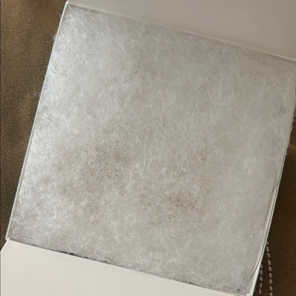 Stella & Dot Goldtone Earrings -
NWT NIP - Picture 6 of 8